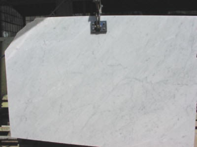 Production and export worldwide of White Carrara Marble C and CD in slabs, tiles, works and cut to size projects by Amso International, Italy